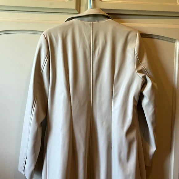 Bailey 44 Faux leather Beige / Cream Coat size LG. Only worn once. - Picture 8 of 11